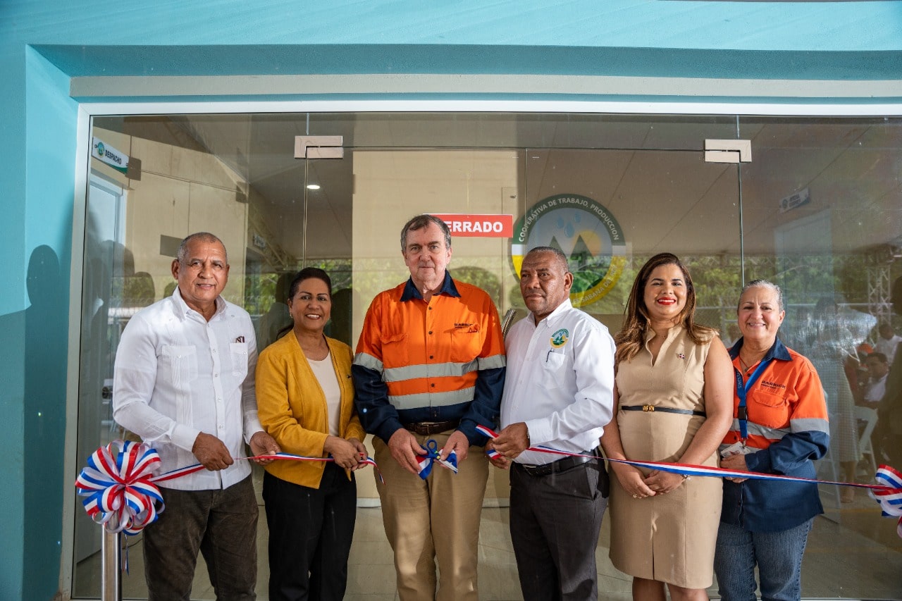 Barrick Pueblo Viejo entrega empresa comunitaria que operará planta de agua en Sabana del Rey