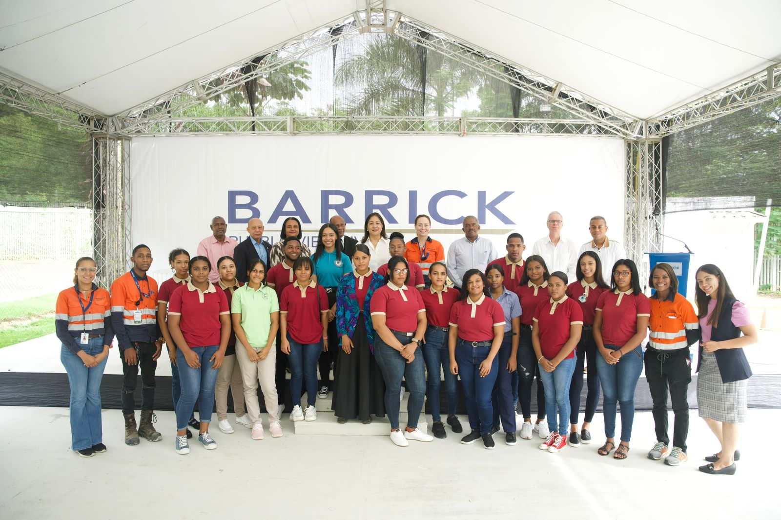 Barrick Pueblo Viejo apoya la educación superior de los jóvenes sobresalientes de sus comunidades