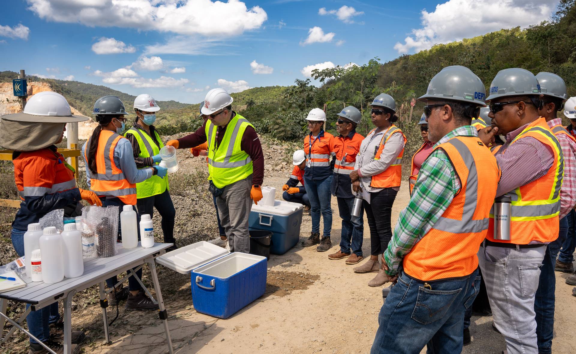 Barrick Pueblo Viejo realiza la jornada 49 de los monitoreos ambientales participativos junto a comunidades e INTEC