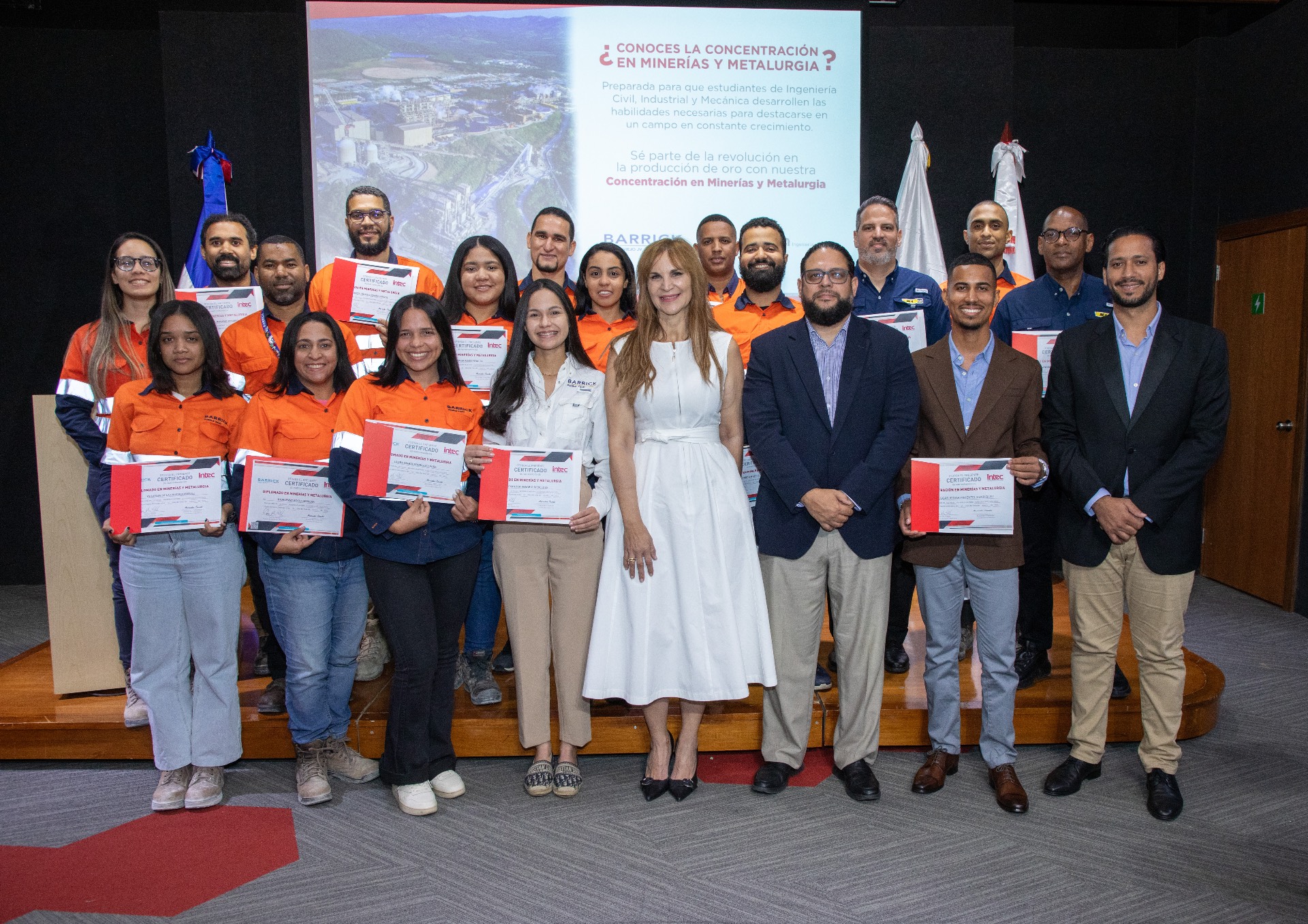 INTEC, la Universidad de Chile y Barrick Pueblo Viejo gradúan primera corte del Diplomado en Minería y Metalurgia