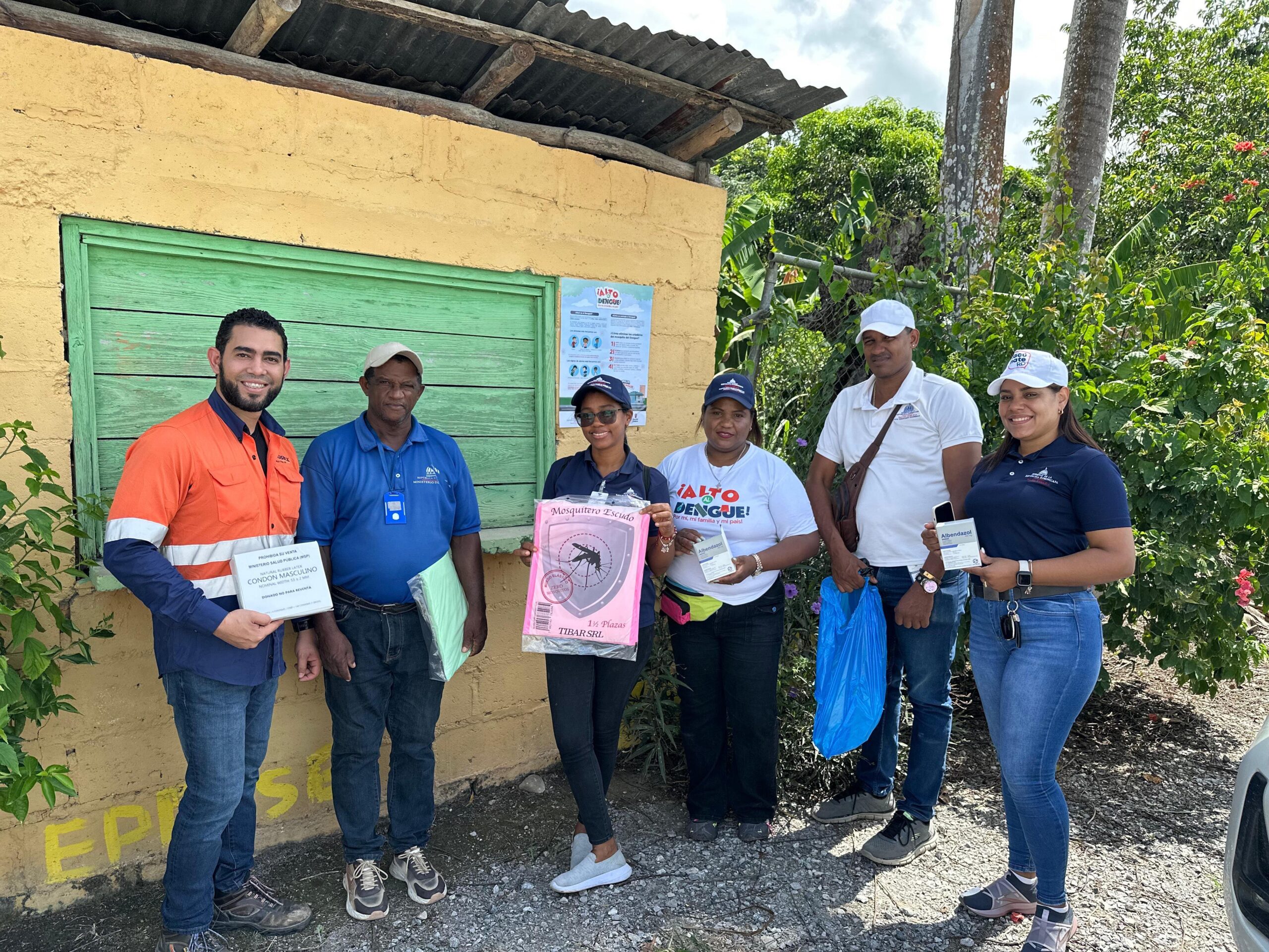 Barrick Pueblo Viejo realiza jornada de prevención del dengue en la comunidad de Hatillo