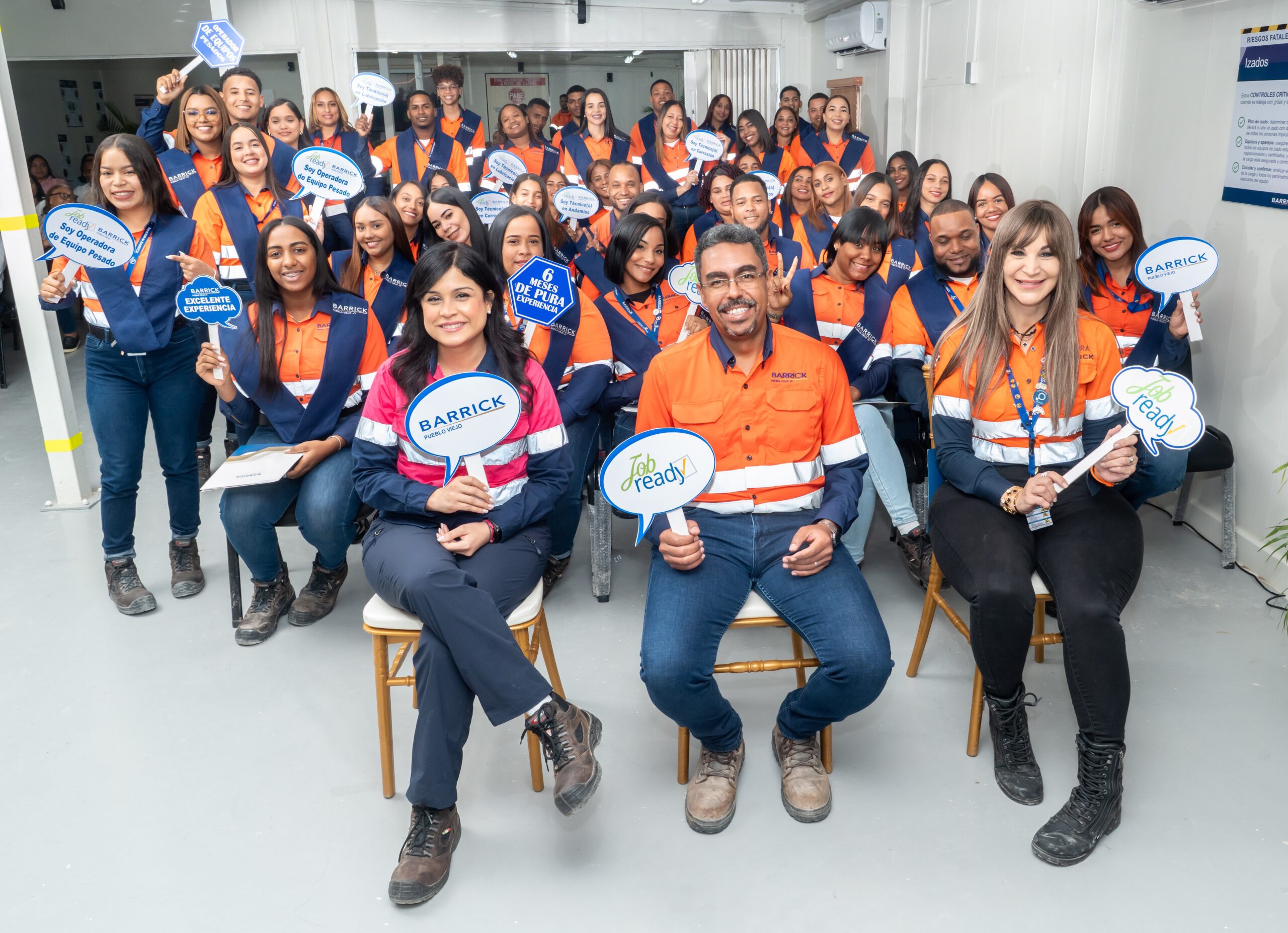 Barrick Pueblo Viejo gradúa a 44 jóvenes del programa Job Ready, fortaleciendo la empleabilidad y la participación femenina  en la industria minera