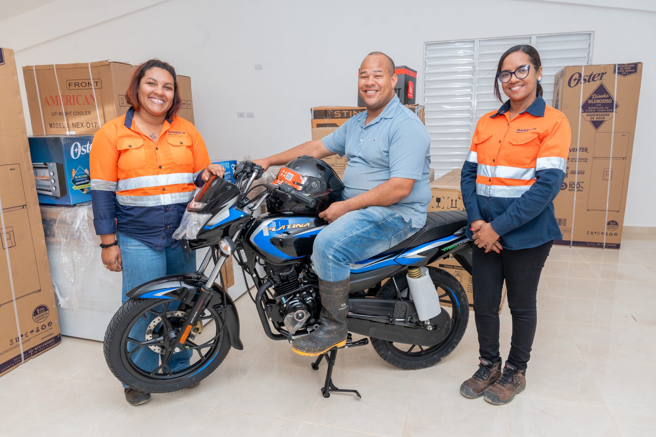 Barrick Pueblo Viejo entrega capital semilla a familias reasentadas para impulsar sus negocios y fortalecer sus medios de vida