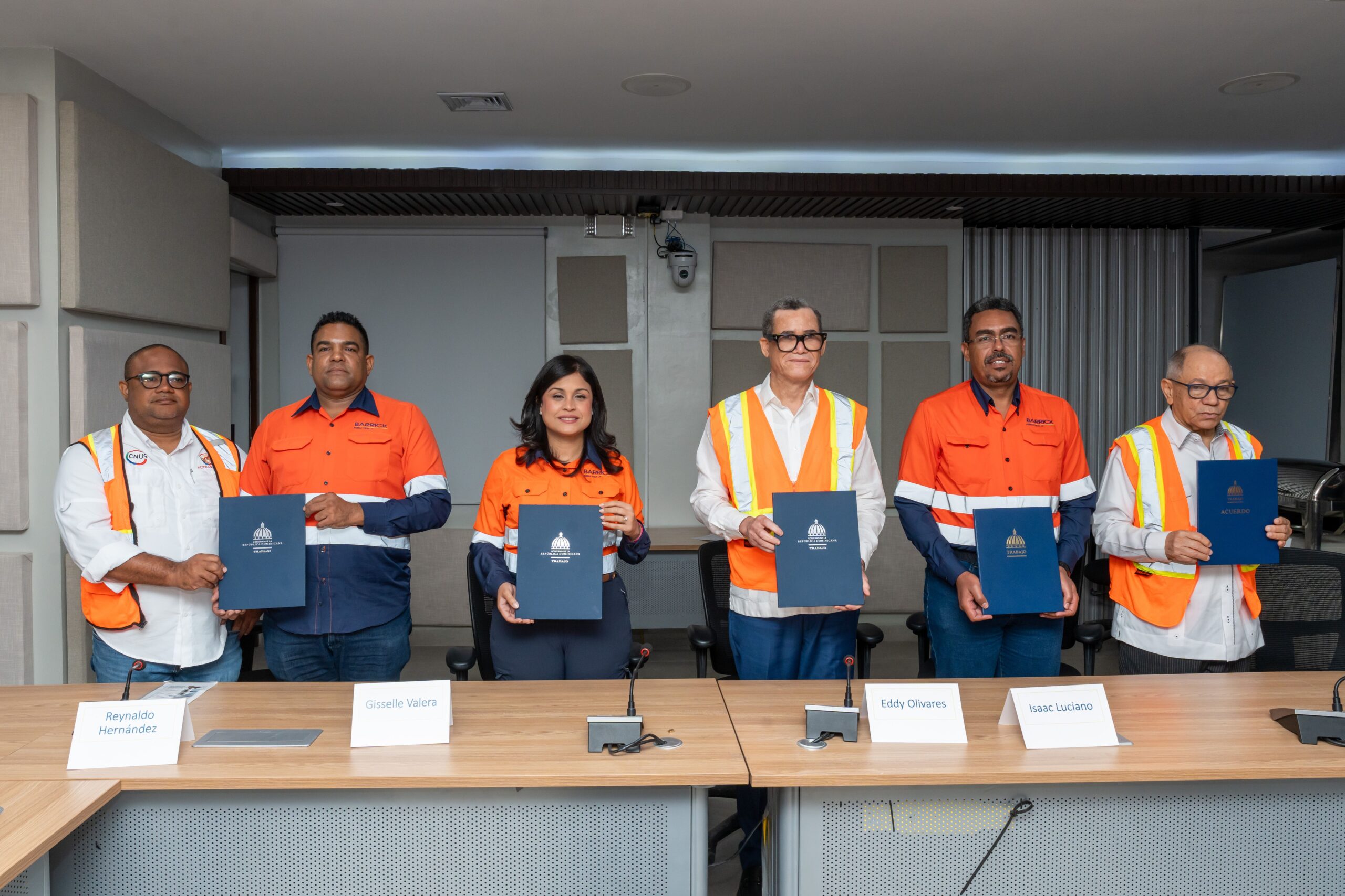 Barrick Pueblo Viejo y el Sindicato Unido de Trabajadores firman tercer convenio colectivo