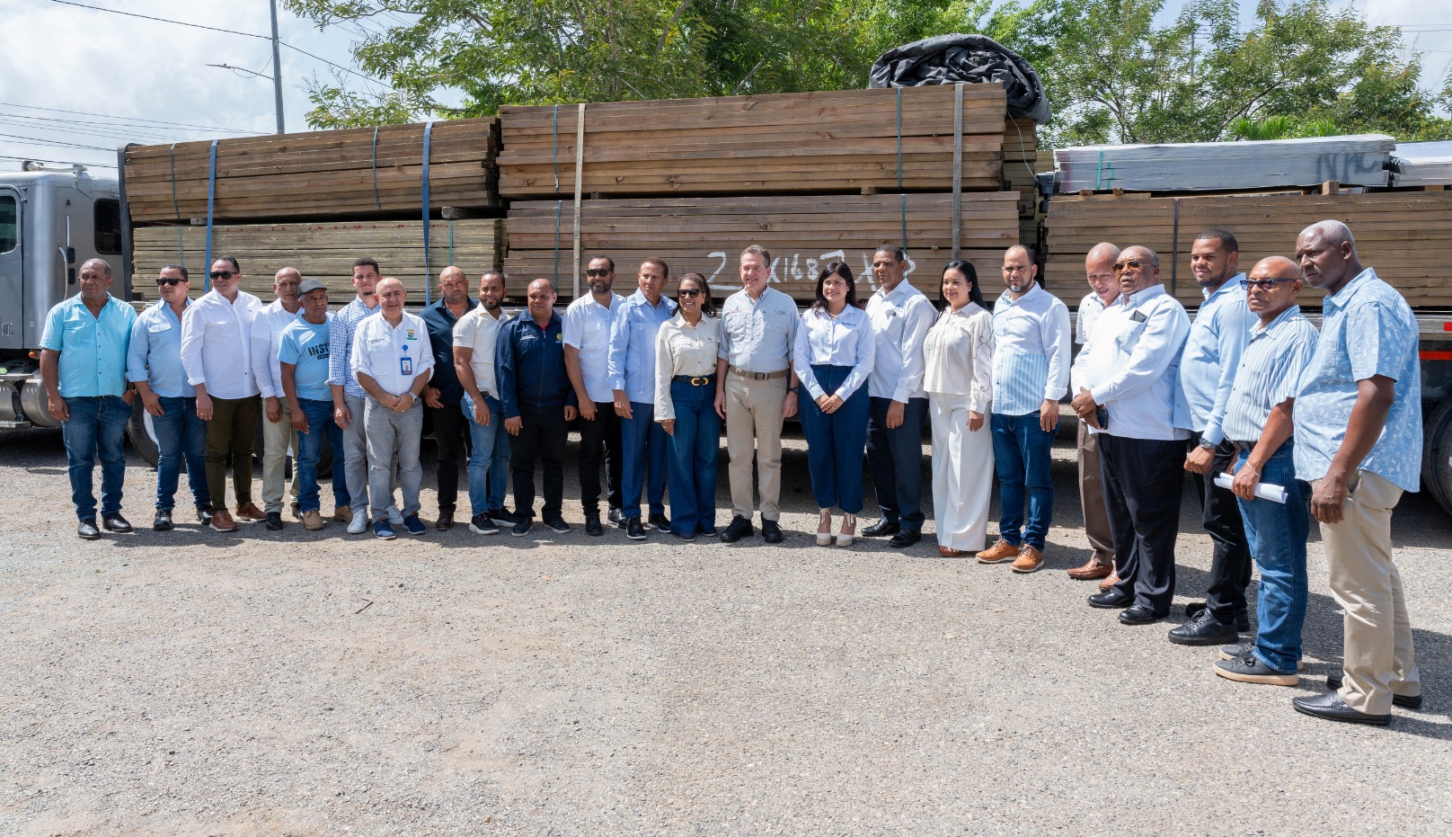 Barrick Pueblo Viejo entrega RD$2.5 MM en materiales para reparación viviendas afectadas por lluvias